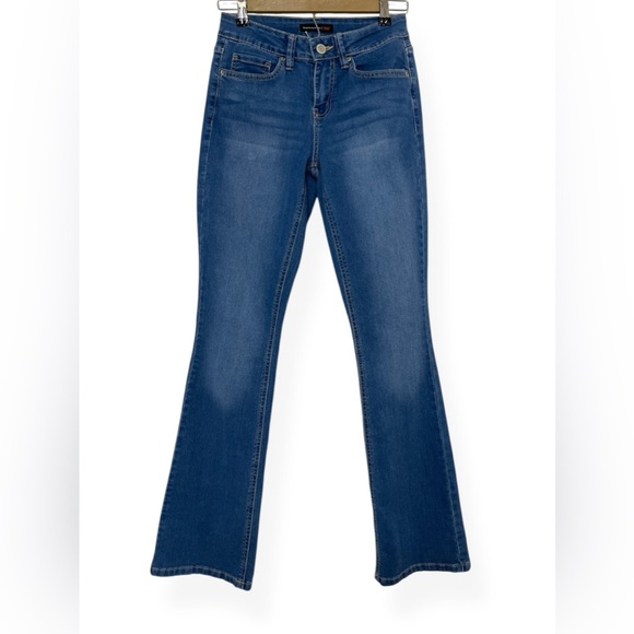 YMI Flare Jeans Women’s 3/26 Medium Wash Denim Back Flap Button Pockets - Picture 2 of 16